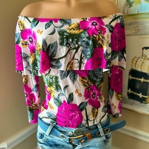 🌺COLOMBIAN FLORAL TOP🌺